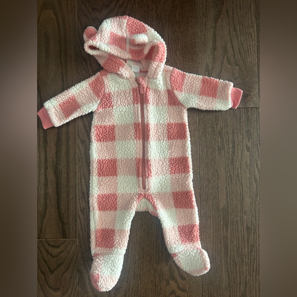Old Navy Size 3/6 month Girl's Fleece Bunting Suit